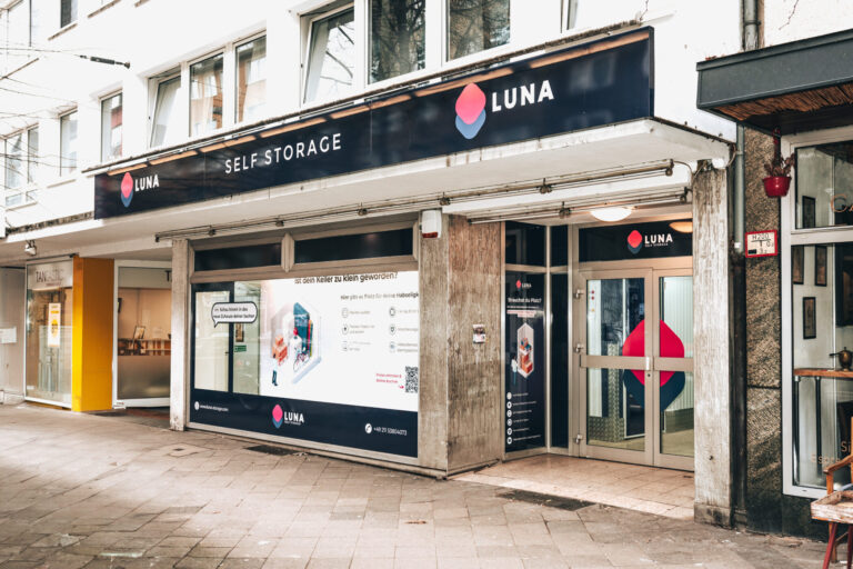 Außenansicht Luna Self Storage. Lagerraum mieten in Düsseldorf.